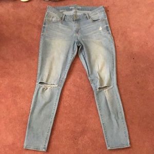 Light washed ripped skinny jeans